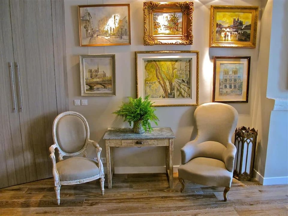 Decorative detail, Seating area
