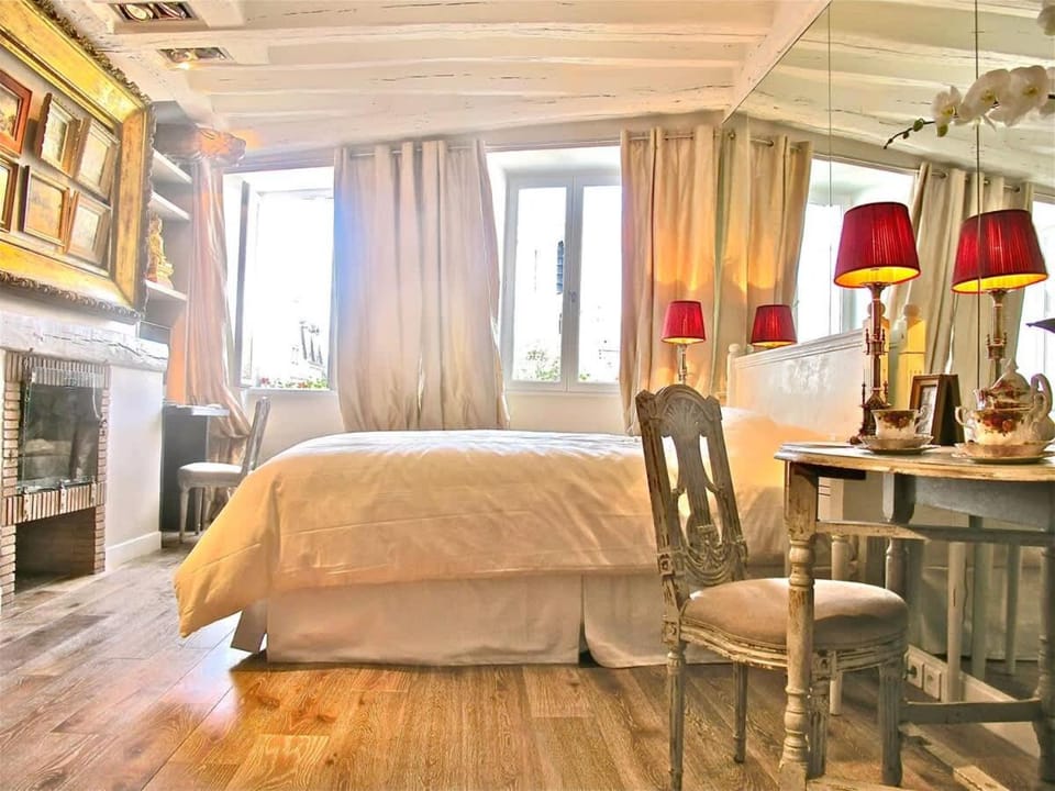 Bed, Living room, Bedroom