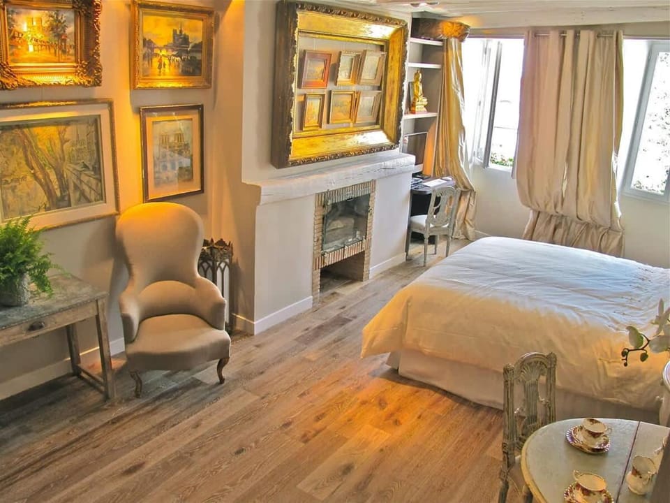 Living room, Seating area, Bedroom