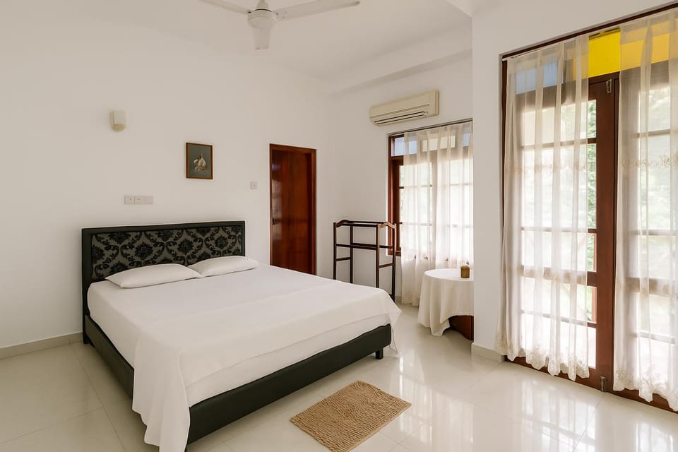 Bed, Photo of the whole room, Bedroom, air conditioner