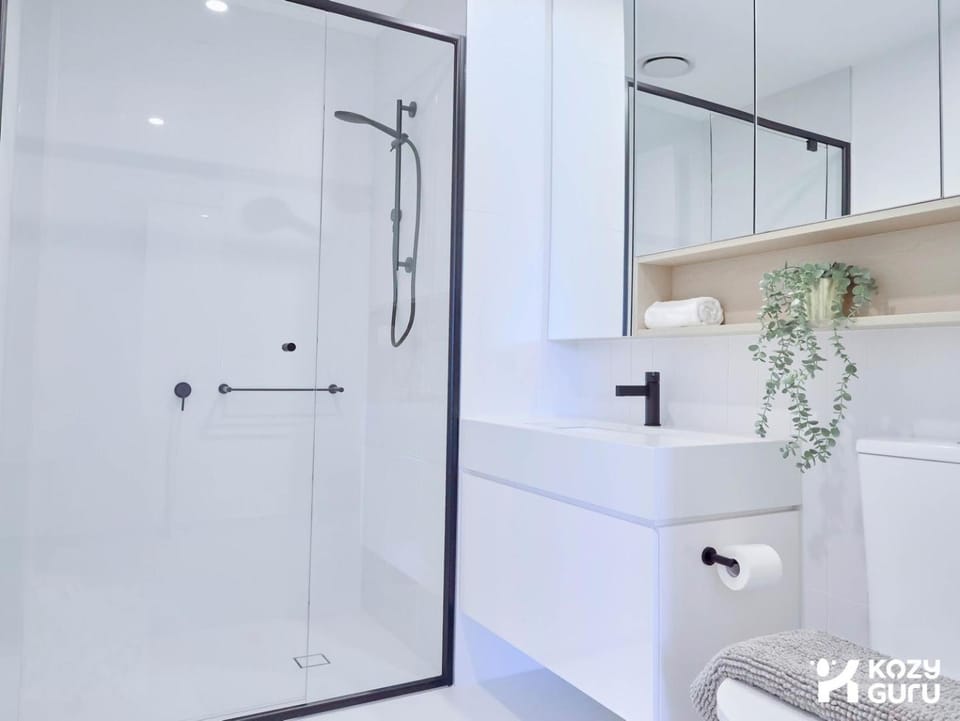 KozyGuru | Box Hill | Chic & Close to It All Apartment in Melbourne