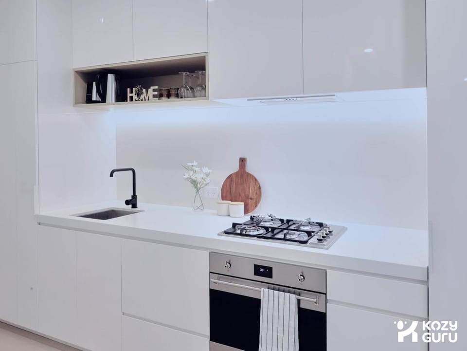 KozyGuru | Box Hill | Chic & Close to It All Apartment in Melbourne