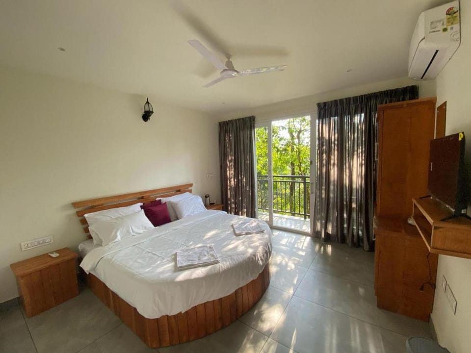 Bed, Bedroom