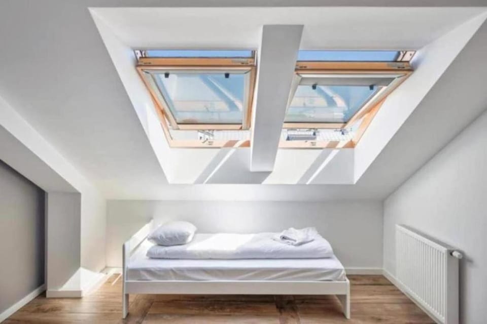 Bed, Photo of the whole room, Bedroom, towels
