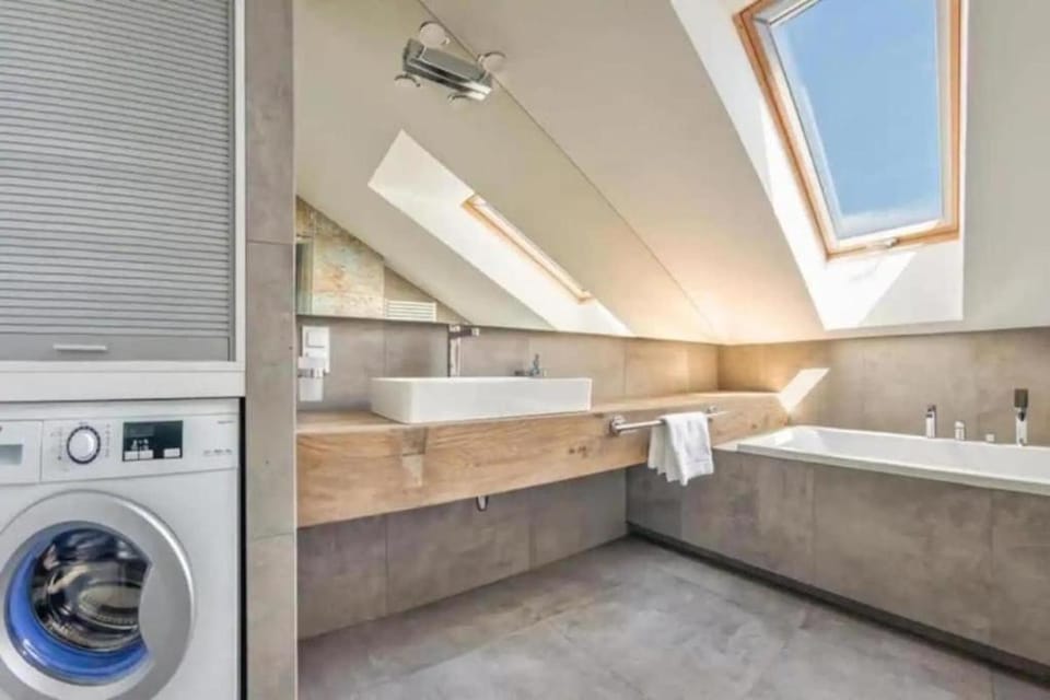 Bed, Bathroom, Photo of the whole room, Bedroom, Bath, towels, washing machine, dryer