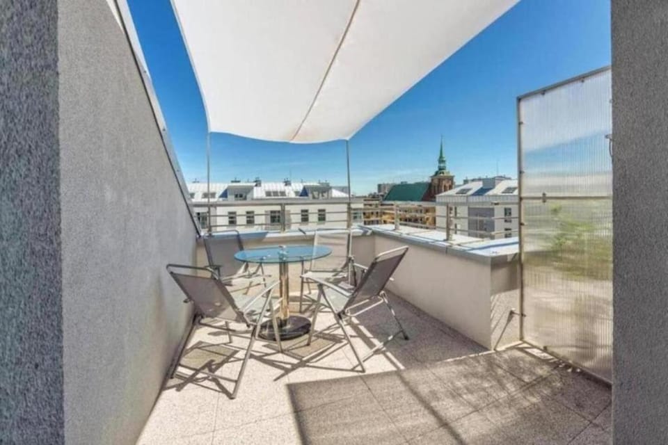 Patio, Day, View (from property/room), Balcony/Terrace, Pool view, Swimming pool, sunbed