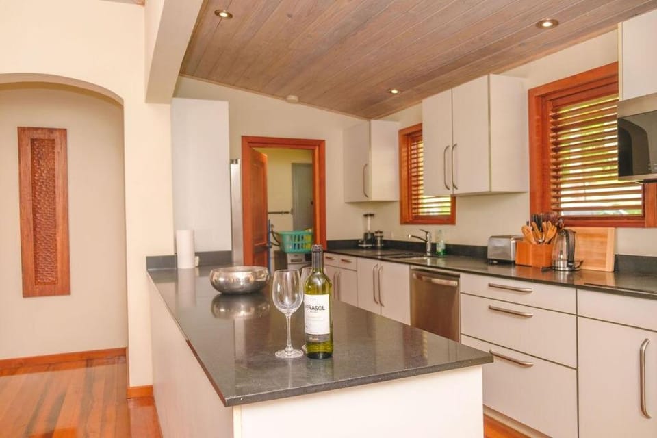 Tropical Escape1511 Apartment in Antigua and Barbuda