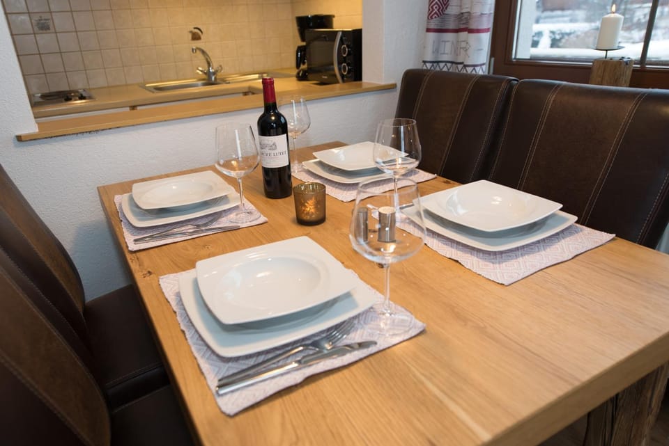 Dining area, Food