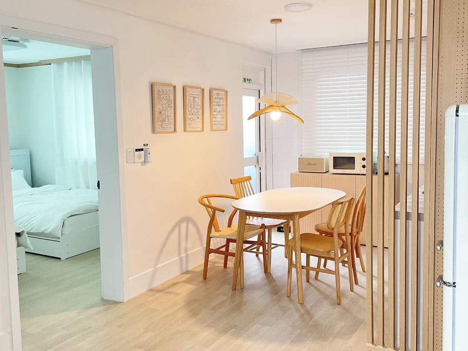 Kitchen or kitchenette, Living room