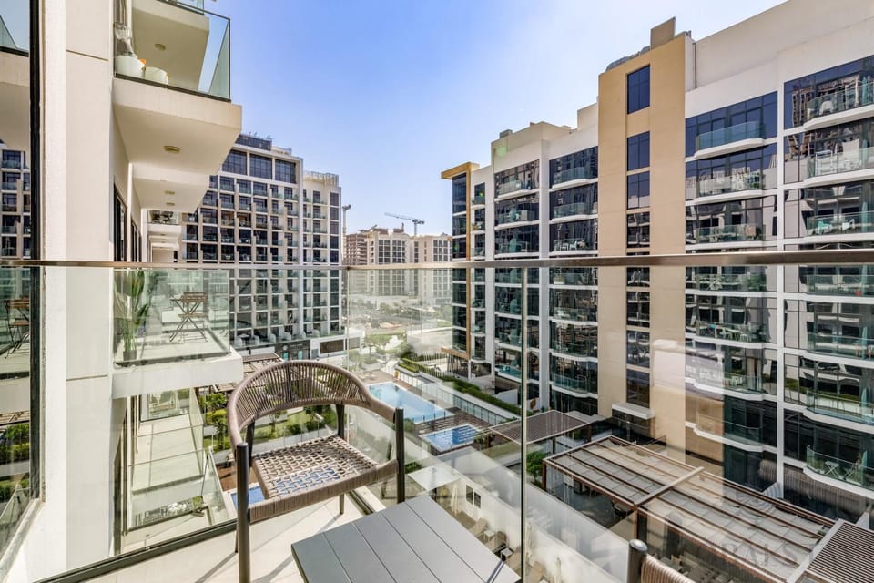 View (from property/room), Balcony/Terrace, City view, Pool view