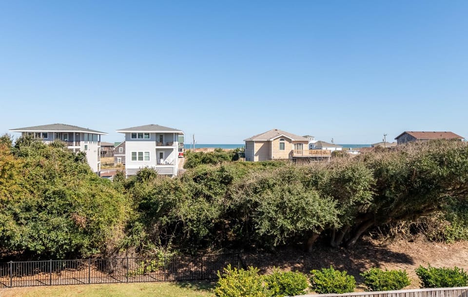 Why Knot - Southern Shores, Oceanside, 600 Ft to Beach Access, Elevator, Pool, Hot Tub House in Southern Shores