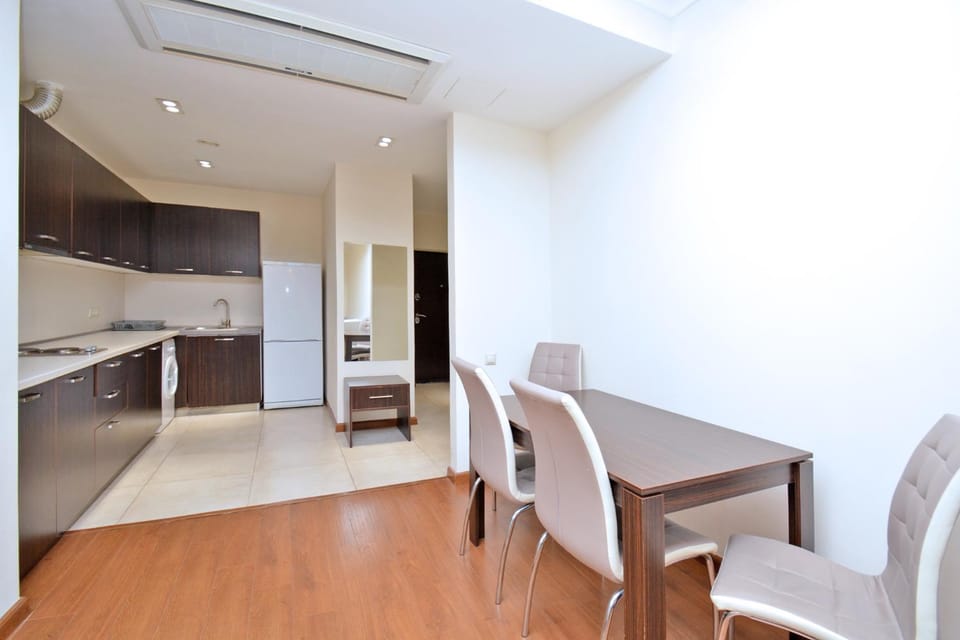 Kitchen or kitchenette, Living room, Dining area, minibar, pet friendly, stove