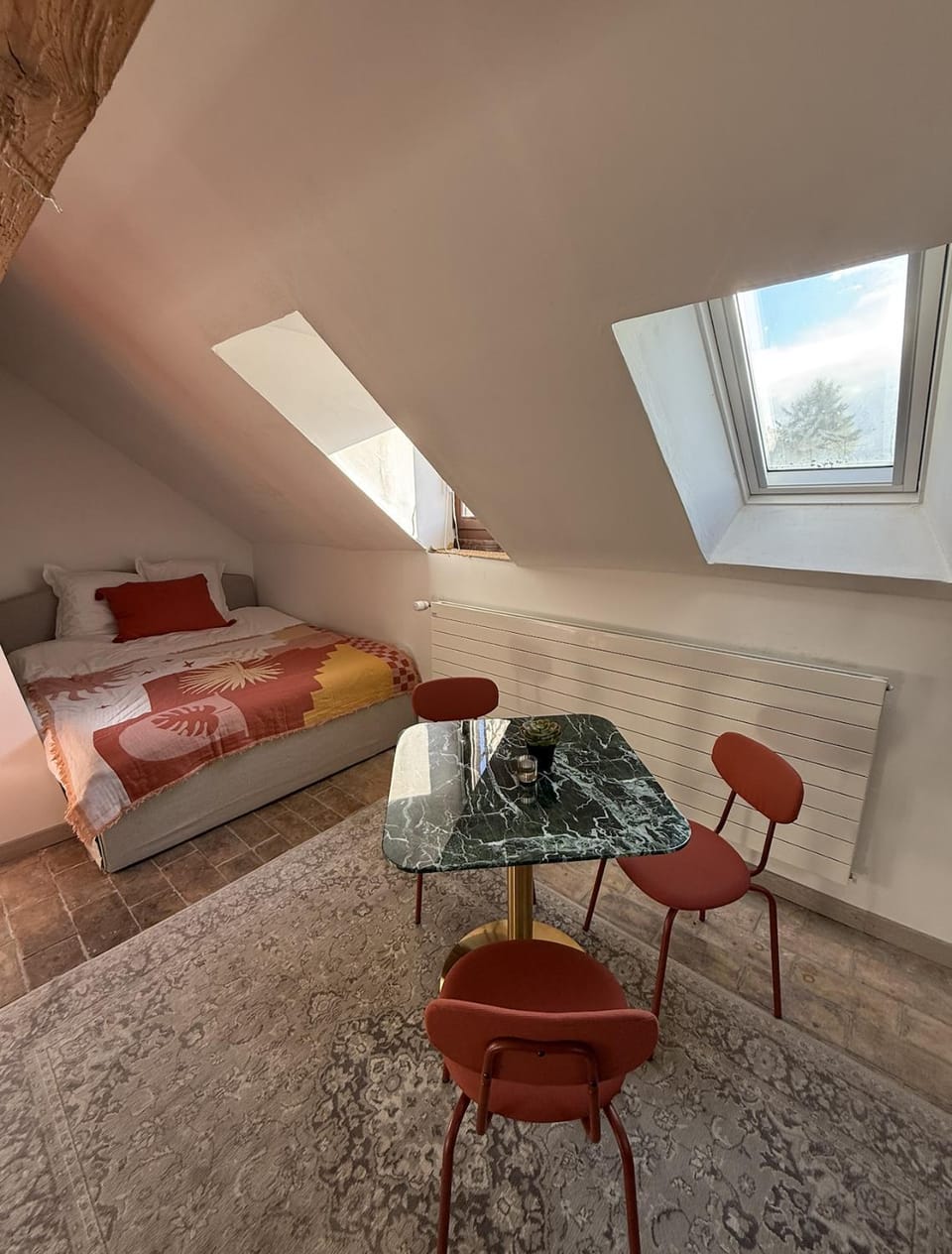 Bed, Dining area