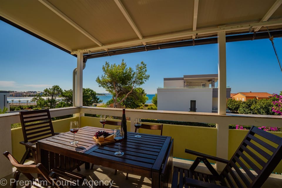 Balcony/Terrace, Seating area, Dining area, Sea view