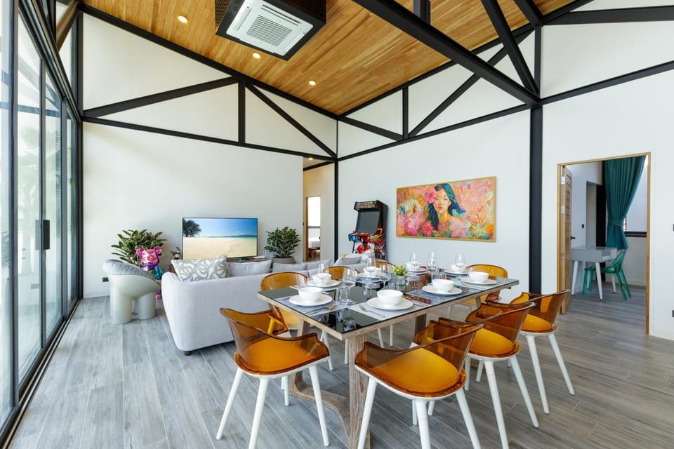 Living room, Seating area, Dining area