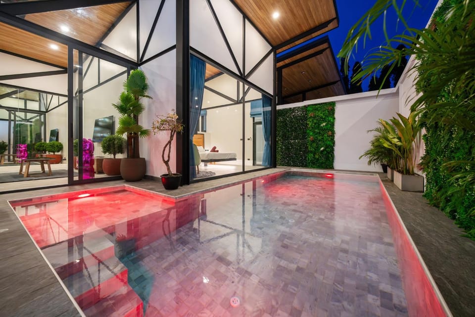 Swimming pool, Swimming pool