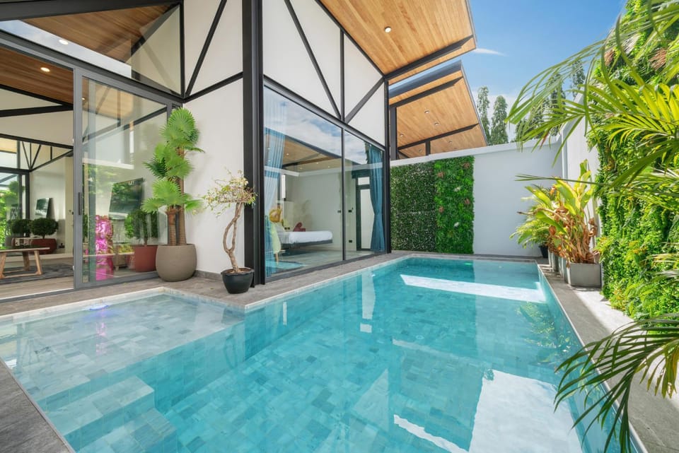 Day, Swimming pool, Swimming pool