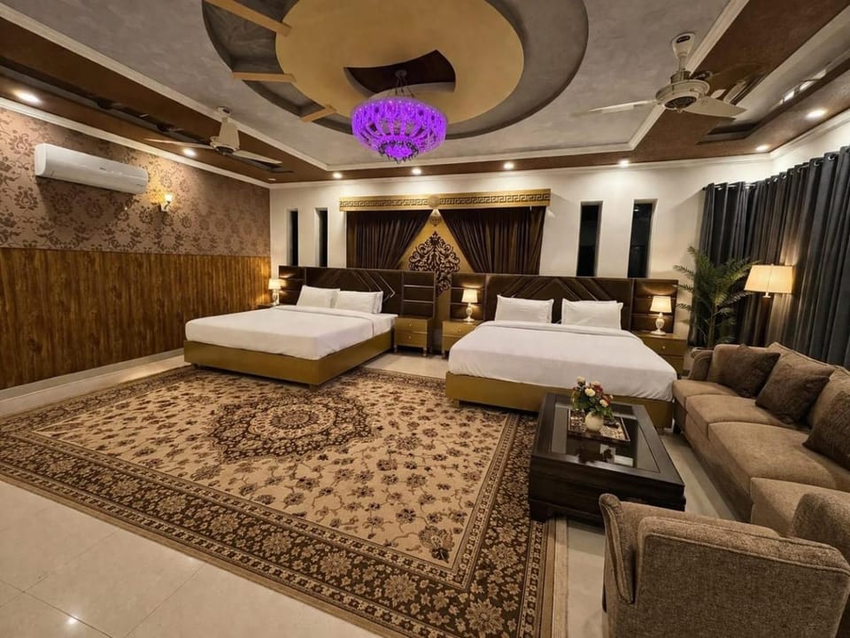 Bed, Living room, Photo of the whole room, Seating area, Bedroom