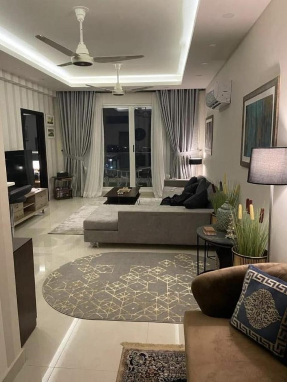 Communal lounge/ TV room, TV and multimedia, Living room, Seating area, Evening entertainment, fireplace, air conditioner