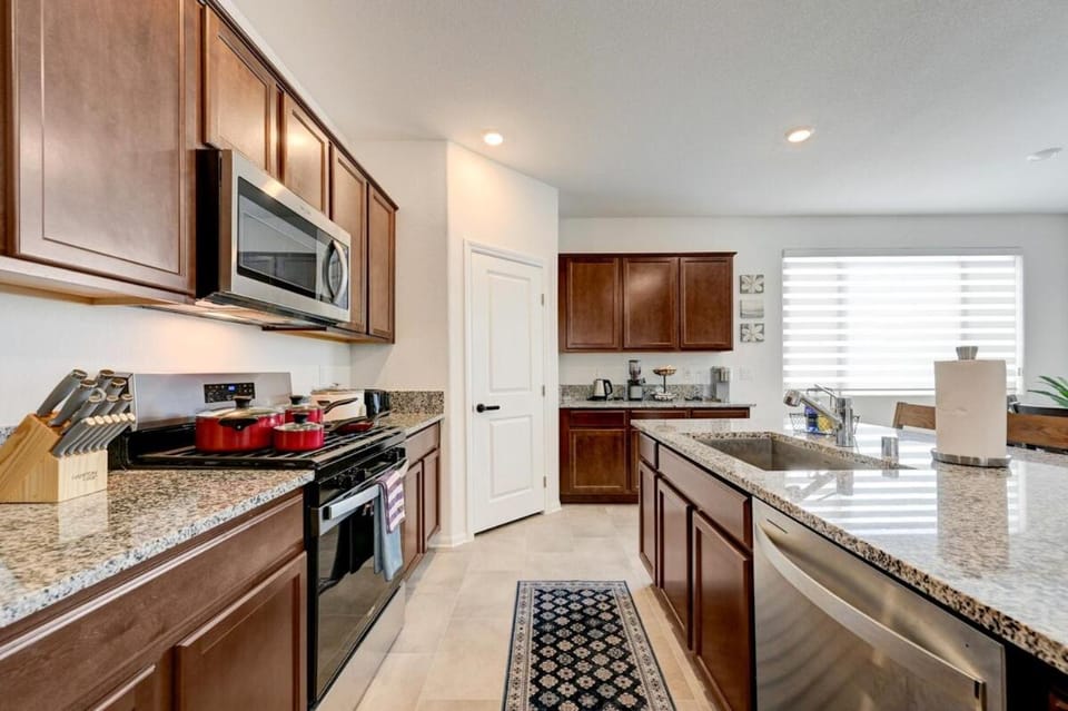 Discounted Monthly Beautiful Villa Near Strip Apartment in Spring Valley
