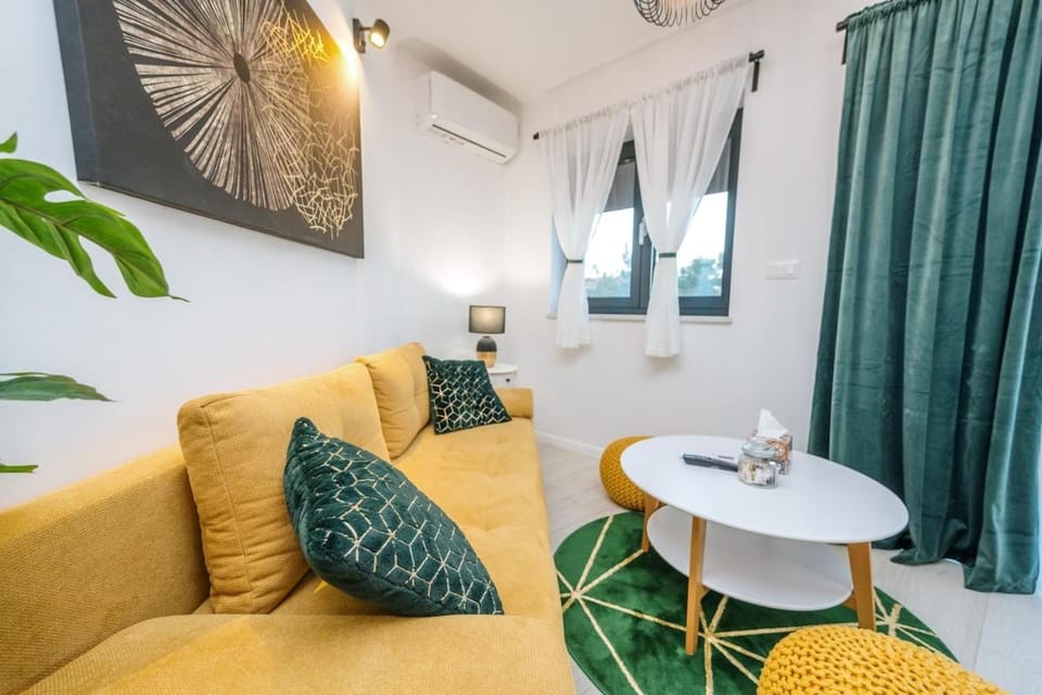 LuxStay Apartments APT3 - Private Parking, Terrace Apartment in City of Zagreb