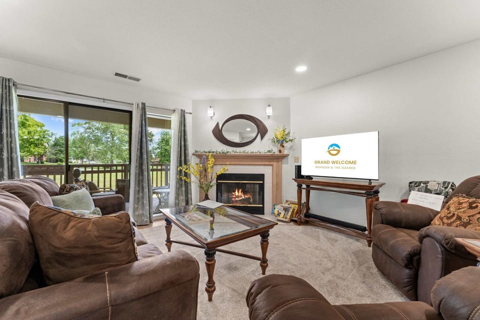 Fairway Retreat for 6 - Walk-in and Pet Friendly House in Branson