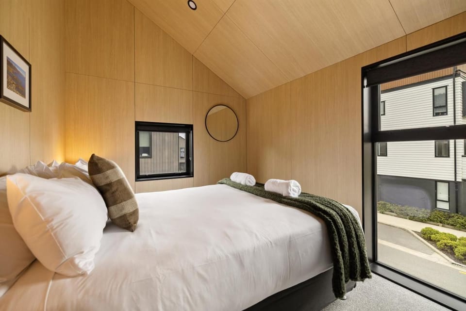 Kowhai Luxury Villa Queenstown House in Queenstown