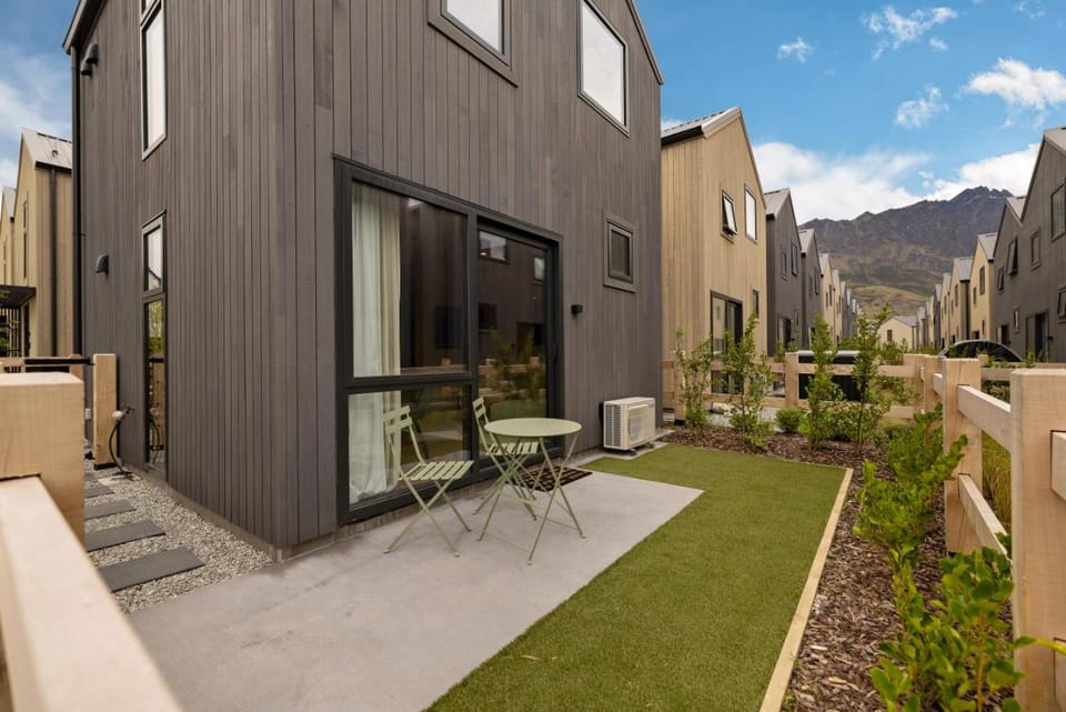 Kowhai Luxury Villa Queenstown House in Queenstown