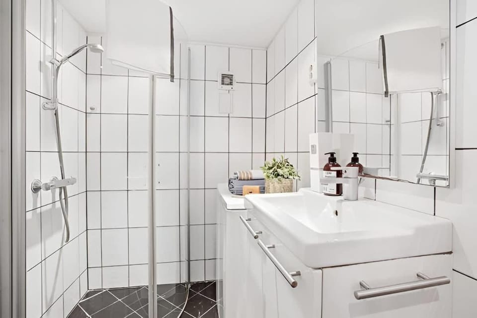 Shower, Bathroom, towels