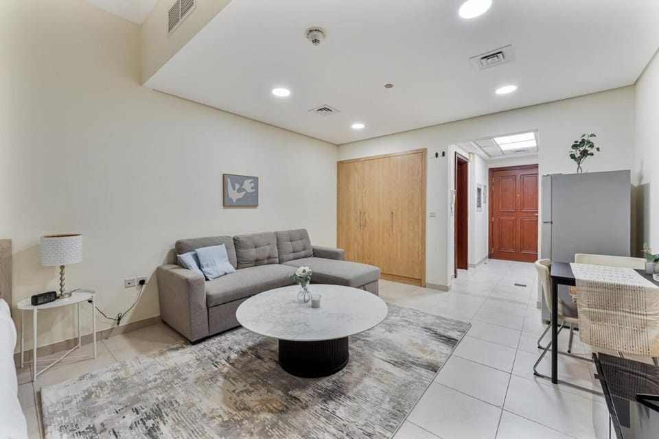 Splendid Studio near Canal & famous Golf Clubs Apartment in Dubai