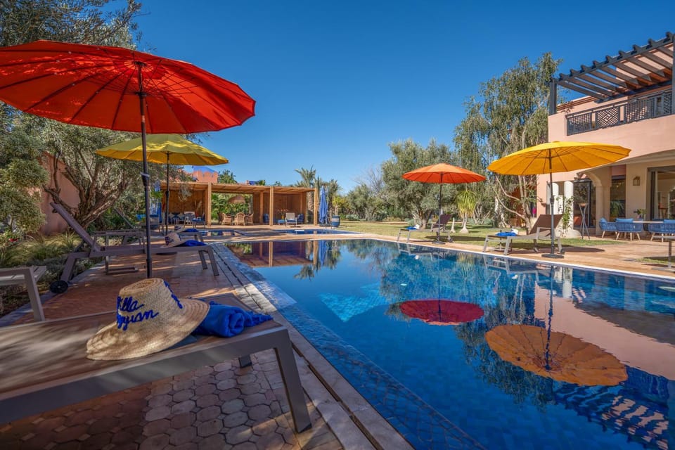 Property building, Swimming pool, Breakfast