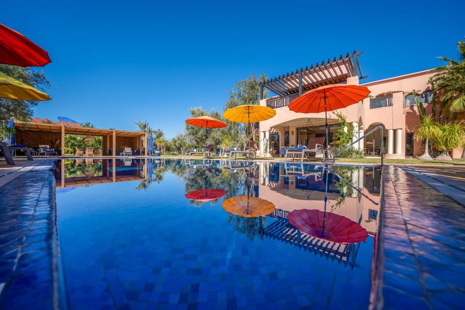 Property building, Swimming pool, Breakfast