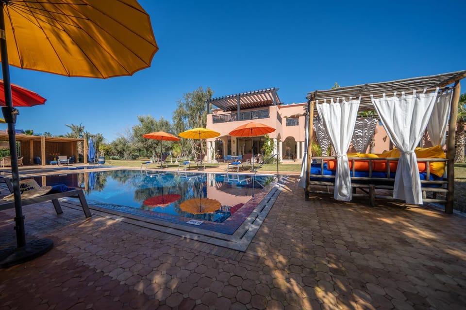 Property building, Swimming pool, Breakfast