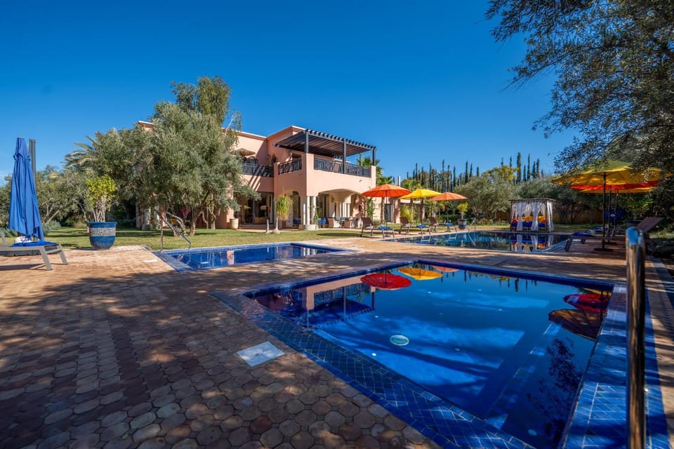 Property building, Swimming pool, Breakfast