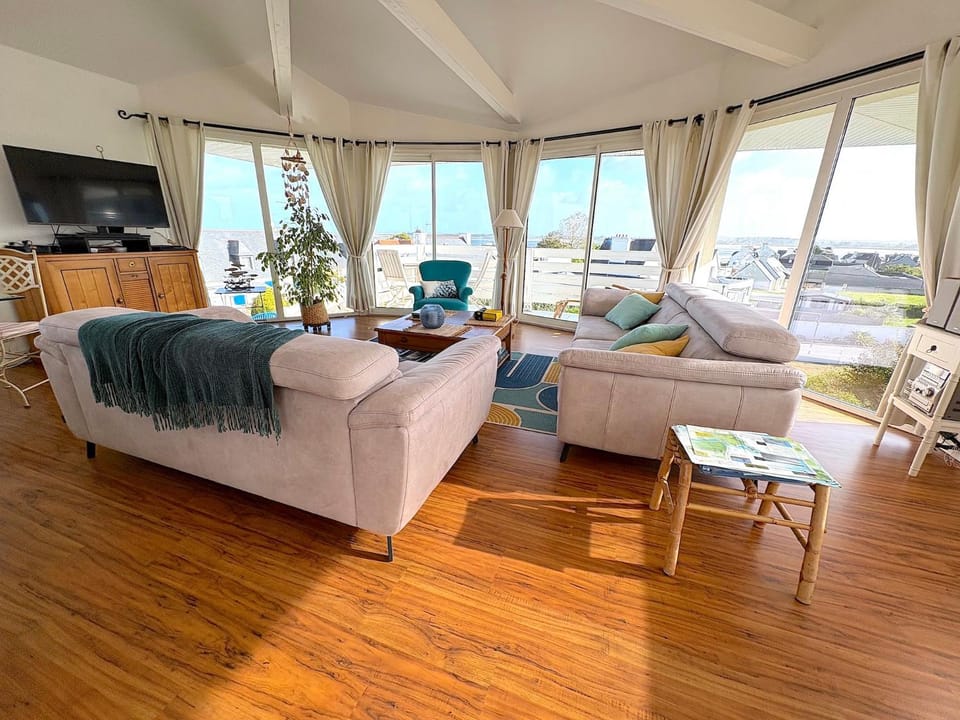 Communal lounge/ TV room, Natural landscape, TV and multimedia, View (from property/room), Balcony/Terrace, Living room, Seating area, Evening entertainment