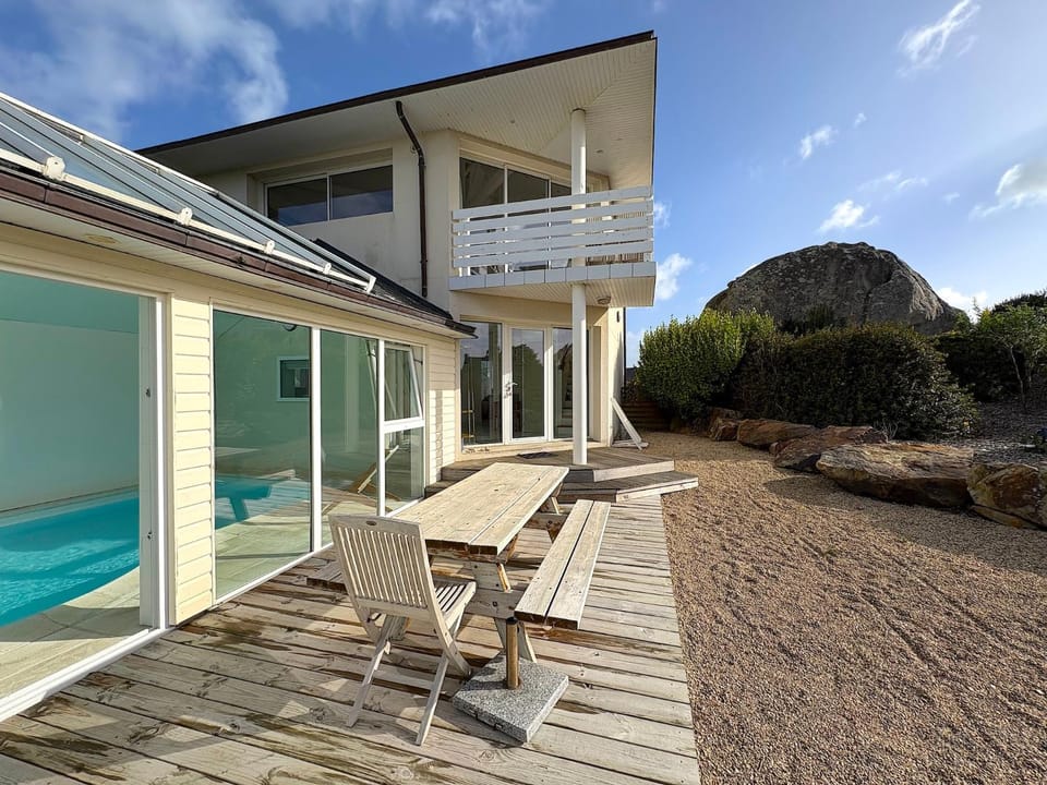 Property building, Patio, Spring, Day, Natural landscape, View (from property/room), Balcony/Terrace, Pool view, Swimming pool, sunbed