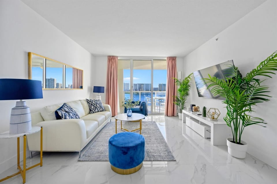 Stylish, classy Bayfront view apt Walk to beach Apartment in Sunny Isles Beach