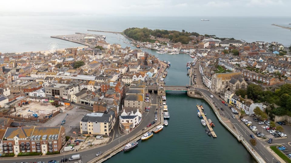 Spacious 2-Floor Flat Near Weymouth Seafront Apartment in Weymouth