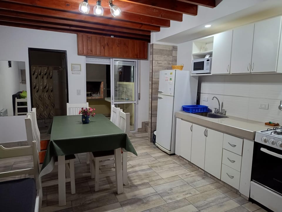 Kitchen or kitchenette, Dining area, oven, stove