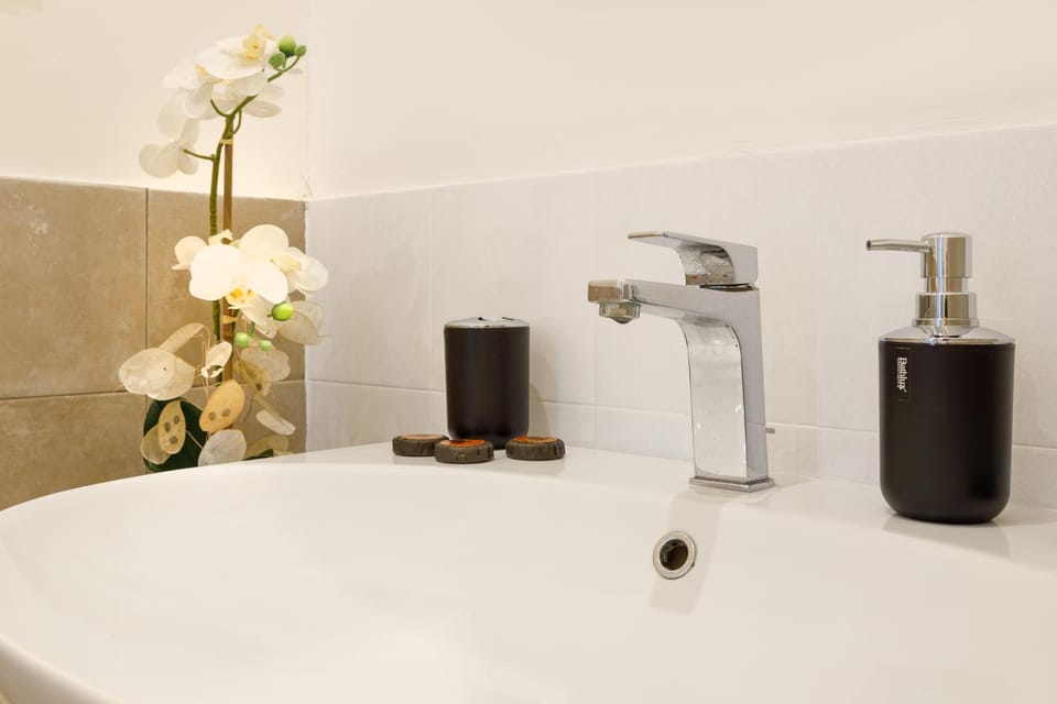 Bathroom, Decorative detail