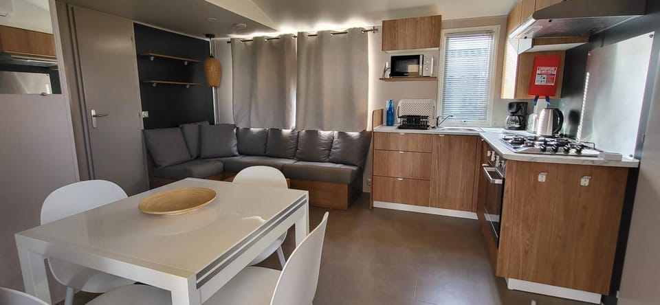Mobil home 8 personnes Campground/ 
RV Resort in Fréjus