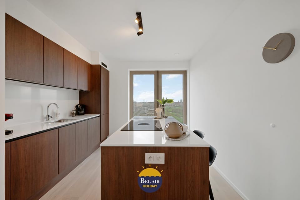 Kitchen or kitchenette, Dining area, stove