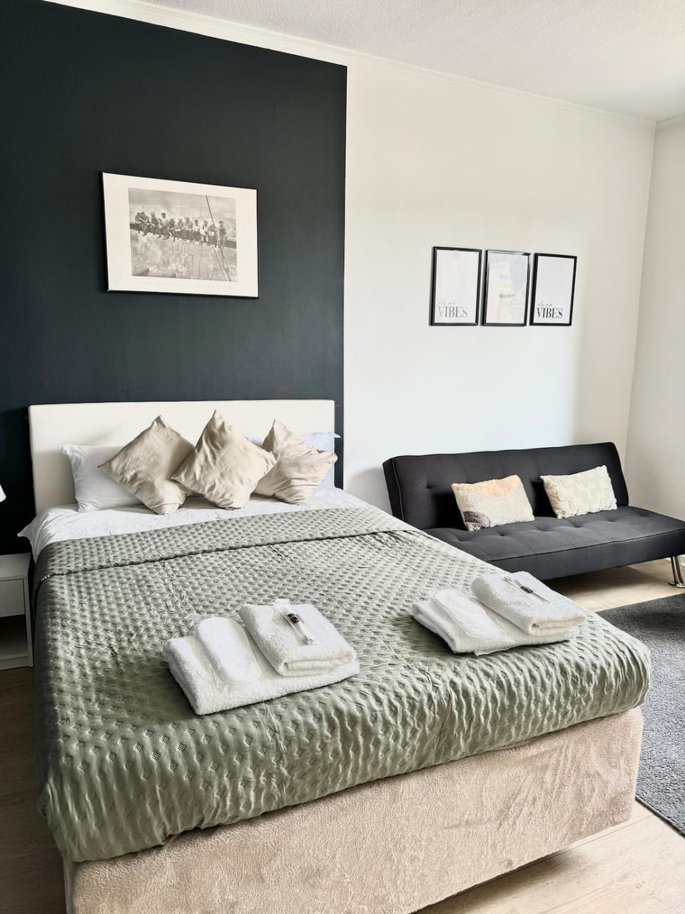 Bed, Photo of the whole room, Bedroom, towels