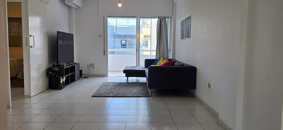 Executive 2BR Spacious Apartment , Limassol Center, 2 Balconies, Ideal Business Stay - SuperCentro! Apartment in Limassol City