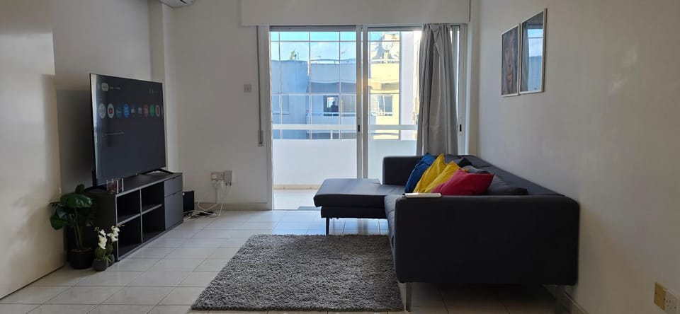 Executive 2BR Spacious Apartment , Limassol Center, 2 Balconies, Ideal Business Stay - SuperCentro! Apartment in Limassol City