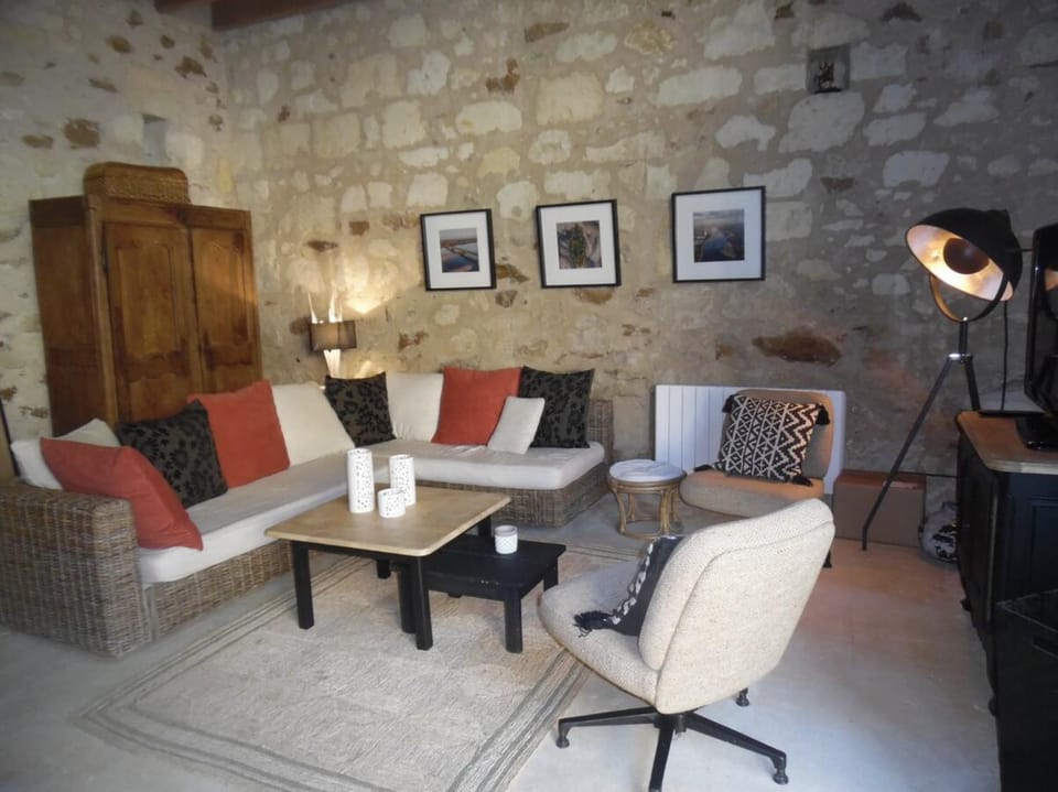 Communal lounge/ TV room, Living room, Seating area