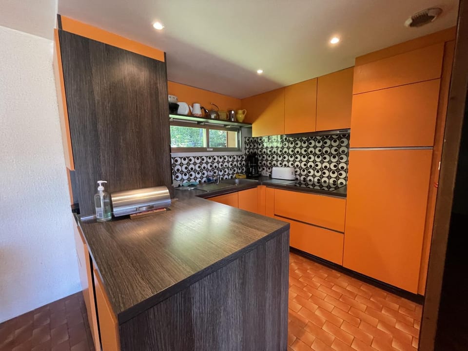 Kitchen or kitchenette, oven, stove