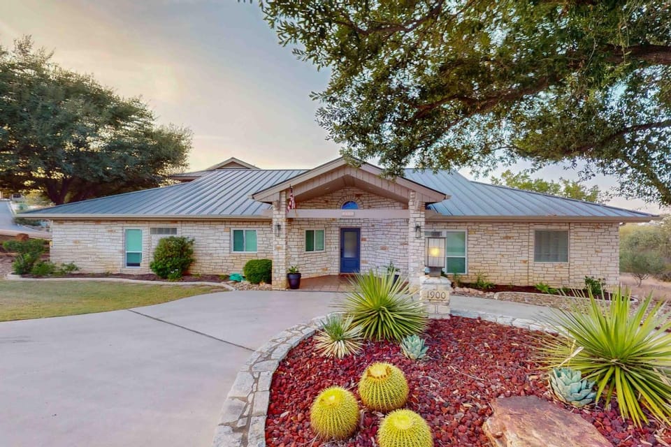 Getaway to Horseshoe Bay House in Lake Lyndon B Johnson