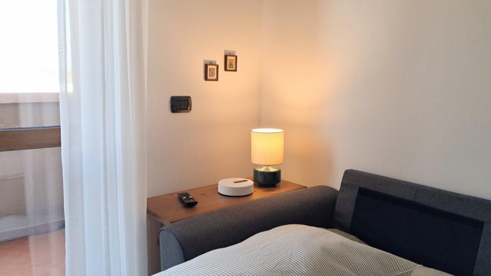 Bed, Living room