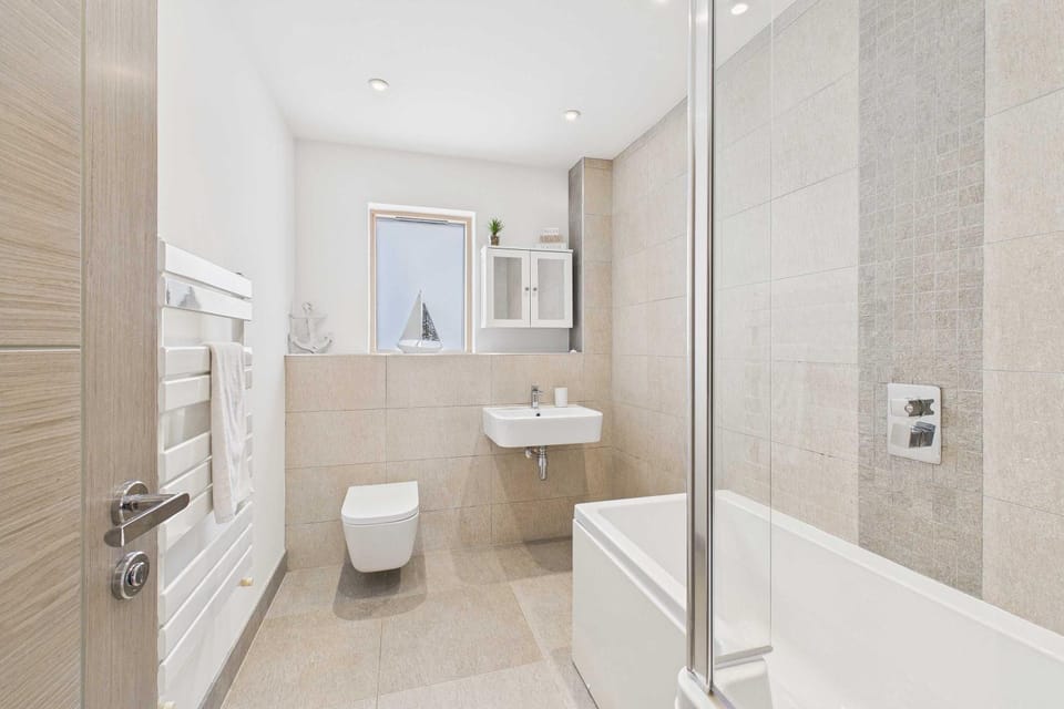 Shower, Toilet, Bathroom, Bath, towels